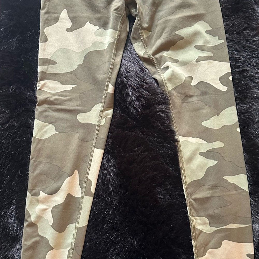PINK Victoria's Secret Green Tan Camouflage Leggings